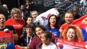 OVO NEMA NIKO! Novak Đoković zavio Pariz u srpsku zastavu (FOTO,VIDEO) OVO NEMA NIKO! Novak Đoković zavio Pariz u srpsku zastavu (FOTO,VIDEO)