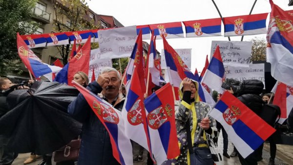 КУРТИ СЕ НЕ СМИРУЈЕ: Запад га подржава јер жели Путину да избије из руке адут косовског преседана КУРТИ СЕ НЕ СМИРУЈЕ: Запад га подржава јер жели Путину да избије из руке адут косовског преседана