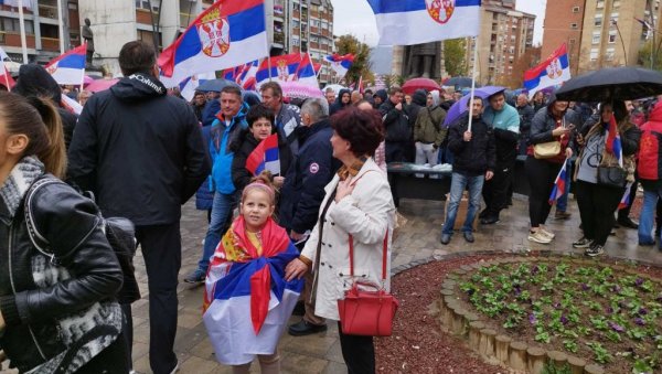 ВУЧИЋ: Ако неко мисли да може да спроводи протеривање и убијање наших људи, моје је да поновим - бићемо уз свој српски народ