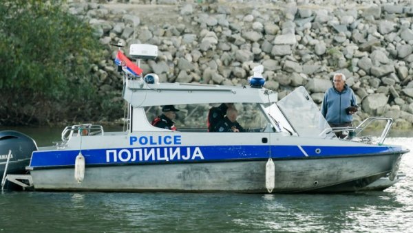 СТРАШНА СЦЕНА У ВАЉЕВУ: У реци Градац пронађено тело мушкарца СТРАШНА СЦЕНА У ВАЉЕВУ: У реци Градац пронађено тело мушкарца