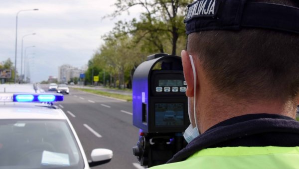 ПОВРЕЂЕНЕ ДВЕ ОСОБЕ: У Јужнобачком округу за дан се догодило осам саобраћајних несрећа ПОВРЕЂЕНЕ ДВЕ ОСОБЕ: У Јужнобачком округу за дан се догодило осам саобраћајних несрећа