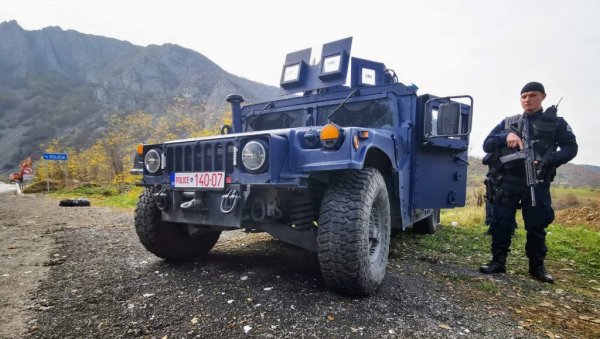 ПРЕД НАМА НИЈЕ ЛАК ПЕРИОД Вучић о ситуацији на Косову и Метохији - Приштина поново слала полицију на север ПРЕД НАМА НИЈЕ ЛАК ПЕРИОД Вучић о ситуацији на Косову и Метохији - Приштина поново слала полицију на север