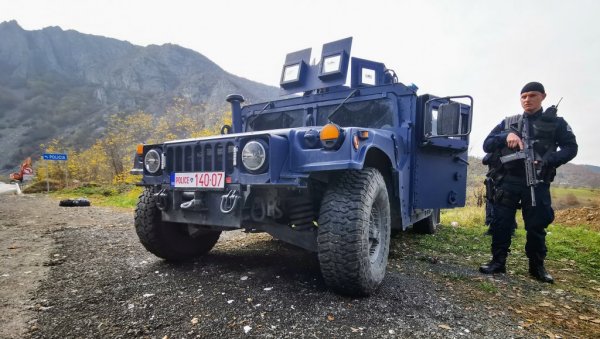 ПРОТЕСТИ ТРЕБА ДА БУДУ МИРНИ: Шеф Еулекса забринут због јучерашњих инцидената на северу КиМ ПРОТЕСТИ ТРЕБА ДА БУДУ МИРНИ: Шеф Еулекса забринут због јучерашњих инцидената на северу КиМ