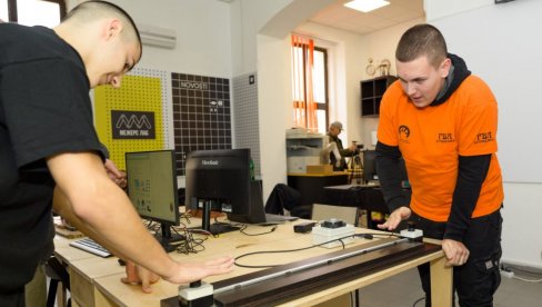 PEDAGOZI IZ REGIONA U VRŠCU PONOVO ZAKLJUČILI DA I TALENTOVANOJ DECI TREBA POMAGATI Podržimo darovite PEDAGOZI IZ REGIONA U VRŠCU PONOVO ZAKLJUČILI DA I TALENTOVANOJ DECI TREBA POMAGATI Podržimo darovite