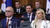 ДЕТАЉ НА ОДЕЛУ МИНИСТРА МАЛОГ: Ево шта представља симбол на његовом реверу ДЕТАЉ НА ОДЕЛУ МИНИСТРА МАЛОГ: Ево шта представља симбол на његовом реверу
