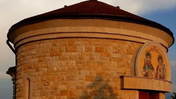 МИТРОВДАН СЕ ДАНАС СЛАВИ У НАЈМАЊОЈ ЦРКВИ У КРУШЕВЦУ: Свети Димитрије заштитник је реплике Његошеве капеле на Багдали МИТРОВДАН СЕ ДАНАС СЛАВИ У НАЈМАЊОЈ ЦРКВИ У КРУШЕВЦУ: Свети Димитрије заштитник је реплике Његошеве капеле на Багдали