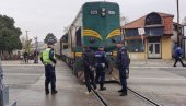 ДЕЧАК КОГ ЈЕ УДАРИО ВОЗ ИМА ПРЕЛОМ РЕБАРА: Нови детаљи тешке несреће у Нишу (ФОТО/ВИДЕО) ДЕЧАК КОГ ЈЕ УДАРИО ВОЗ ИМА ПРЕЛОМ РЕБАРА: Нови детаљи тешке несреће у Нишу (ФОТО/ВИДЕО)