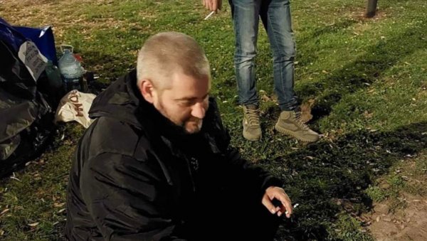 ЗБОГ ПАСА РИЗИКОВАО И ЗДРАВЉЕ: Аранђеловчанину Ивану Ивановићу позлило, прекинуо штрајк глађу ЗБОГ ПАСА РИЗИКОВАО И ЗДРАВЉЕ: Аранђеловчанину Ивану Ивановићу позлило, прекинуо штрајк глађу