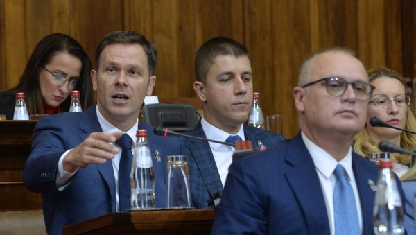 МАЛИ ОДГОВОРИО ОПОЗИЦИЈИ У СКУПШТИНИ: Да ли бисте узели новац за помоћ прворођене деце? МАЛИ ОДГОВОРИО ОПОЗИЦИЈИ У СКУПШТИНИ: Да ли бисте узели новац за помоћ прворођене деце?