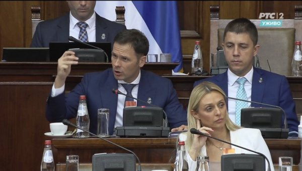 СКУПШТИНА СРБИЈЕ Мали објаснио: Овим ребалансом буџета подижемо пензије СКУПШТИНА СРБИЈЕ Мали објаснио: Овим ребалансом буџета подижемо пензије