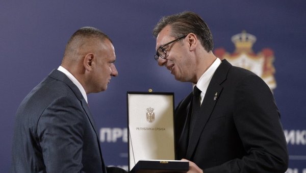 НЕ МОЖЕ КУРТИ ДА ЗАМЕНИ СВЕ СРБЕ: Председник Србије о реакцијама Приштине - Планирали су сукобе на северу КиМ НЕ МОЖЕ КУРТИ ДА ЗАМЕНИ СВЕ СРБЕ: Председник Србије о реакцијама Приштине - Планирали су сукобе на северу КиМ