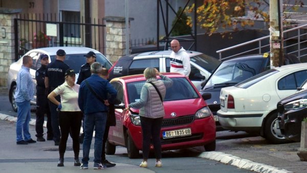 ИСПАЛИО У ДЕЈАНА 5-6 МЕТАКА: Пуцњава на Бановом брду, рањен младић (19), у току потера за нападачем (ФОТО/ВИДЕО) ИСПАЛИО У ДЕЈАНА 5-6 МЕТАКА: Пуцњава на Бановом брду, рањен младић (19), у току потера за нападачем (ФОТО/ВИДЕО)
