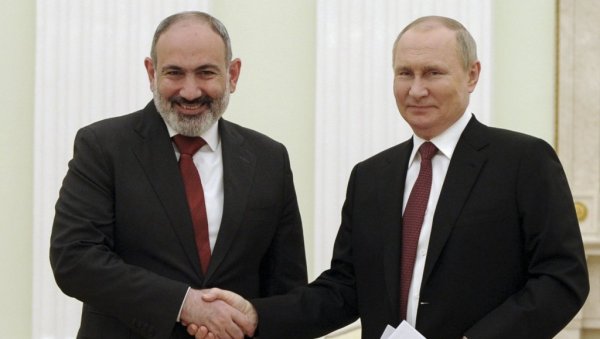 ПАШИЊАН НА ВЕЗИ СА ПУТИНОМ: Желео да добије информације о ситуацији у пријатељској земљи ПАШИЊАН НА ВЕЗИ СА ПУТИНОМ: Желео да добије информације о ситуацији у пријатељској земљи