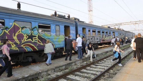 ПРЕМА ПЛАНУ, ШИНСКИ СИСТЕМ ДО 2030. ГОДИНЕ ПОСТАЈЕ ГЛАВНИ ПОДСИСТЕМ ЈАВНОГ ПРЕВОЗА У ПРЕСТОНИЦИ: БГ возом до Обреновца и Железника ПРЕМА ПЛАНУ, ШИНСКИ СИСТЕМ ДО 2030. ГОДИНЕ ПОСТАЈЕ ГЛАВНИ ПОДСИСТЕМ ЈАВНОГ ПРЕВОЗА У ПРЕСТОНИЦИ: БГ возом до Обреновца и Железника