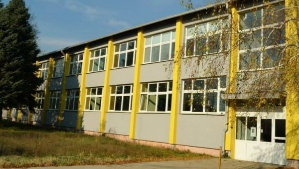 ШКОЛА МЕСЕЦ ДАНА ЋУТАЛА: Вршњачко насиље у Врању се десило пре месец дана ШКОЛА МЕСЕЦ ДАНА ЋУТАЛА: Вршњачко насиље у Врању се десило пре месец дана