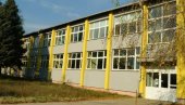 ŠKOLA MESEC DANA ĆUTALA: Vršnjačko nasilje u Vranju se desilo pre mesec dana ŠKOLA MESEC DANA ĆUTALA: Vršnjačko nasilje u Vranju se desilo pre mesec dana