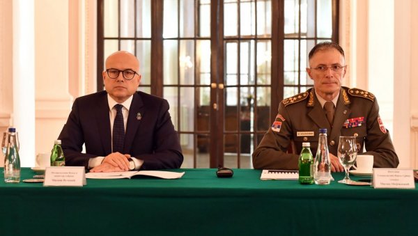 МИНИСТАР ВУЧЕВИЋ И ГЕНЕРАЛ МОЈСИЛОВИЋ: Састанак са представницима удружења са којима Војска Србије сарађује МИНИСТАР ВУЧЕВИЋ И ГЕНЕРАЛ МОЈСИЛОВИЋ: Састанак са представницима удружења са којима Војска Србије сарађује