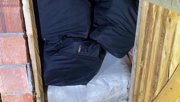 АКЦИЈА ПОЛИЦИЈЕ КОД ТУТИНА: Заплењено 100 килограма марихуане АКЦИЈА ПОЛИЦИЈЕ КОД ТУТИНА: Заплењено 100 килограма марихуане
