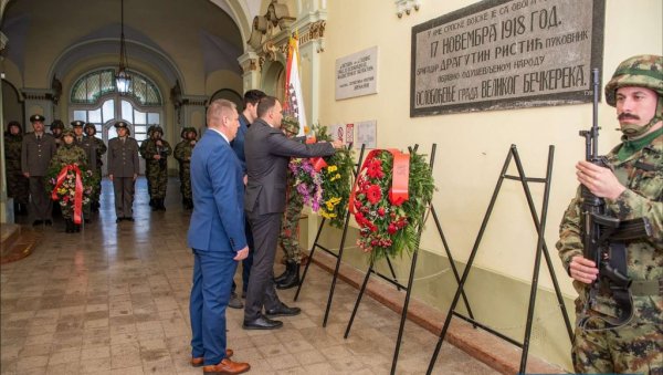 ВЕНАЦ НА СПОМЕН-ПЛОЧУ БРИГАДИРУ РИСТИЋУ: Дан примирја обележен у Зрењанину (ФОТО) ВЕНАЦ НА СПОМЕН-ПЛОЧУ БРИГАДИРУ РИСТИЋУ: Дан примирја обележен у Зрењанину (ФОТО)