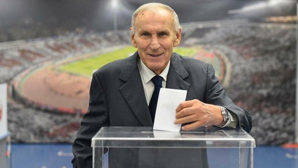ОВО ЈЕ ЏАЈИН ТИМ ЗА ФСС: Још једна легенда Звезде, политичар и власник ТСЦ-а... ОВО ЈЕ ЏАЈИН ТИМ ЗА ФСС: Још једна легенда Звезде, политичар и власник ТСЦ-а...