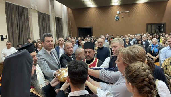 ШАБАЧКА ГИМНАЗИЈА СЛАВИ 185 ЛЕТА: Свечаности присуствовали епископ шабачки Јеротеј и градоначелник Пајић ШАБАЧКА ГИМНАЗИЈА СЛАВИ 185 ЛЕТА: Свечаности присуствовали епископ шабачки Јеротеј и градоначелник Пајић