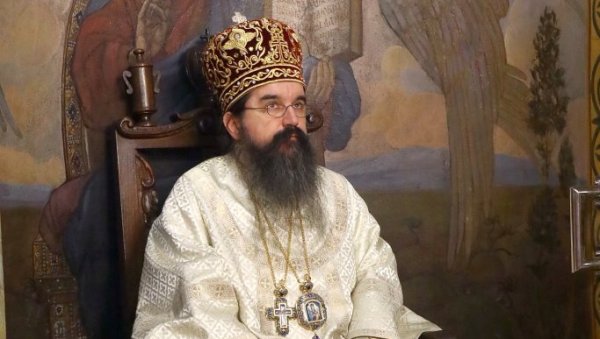 У ПУБЛИЦИ И ВЛАДИКА СПЦ: Епископ шабачки Јеротеј на рукометној утакмици Металопластике (ФОТО) У ПУБЛИЦИ И ВЛАДИКА СПЦ: Епископ шабачки Јеротеј на рукометној утакмици Металопластике (ФОТО)