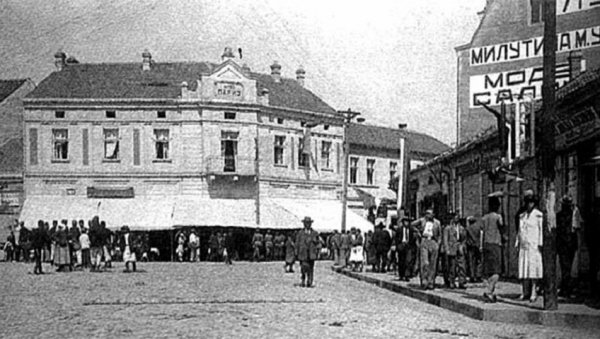 ЧАРАПАНИЈУ ПОГАЂАЛИ ПЉУВАЧКИ ДВОБОЈИ И ХАПШЕЊА ТРОВАЧИЦА: Невероватна историја Крушевца од 1849. до 1940. ЧАРАПАНИЈУ ПОГАЂАЛИ ПЉУВАЧКИ ДВОБОЈИ И ХАПШЕЊА ТРОВАЧИЦА: Невероватна историја Крушевца од 1849. до 1940.
