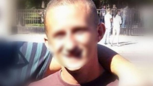 УБИЦА ГА ИЗБО НОЖЕМ У ВРАТ: Ово је Спасоје (31) који је убијен у кафанској тучи у Крагујевцу УБИЦА ГА ИЗБО НОЖЕМ У ВРАТ: Ово је Спасоје (31) који је убијен у кафанској тучи у Крагујевцу