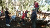 NA SAVAKOJ SADNICI NATPIS SA IMENOM: Đaci u akciji pošumljavanja kod Zrenjanina (FOTO) NA SAVAKOJ SADNICI NATPIS SA IMENOM: Đaci u akciji pošumljavanja kod Zrenjanina (FOTO)