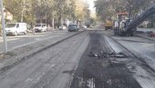 АСФАЛТИРАЈУ КОЛОВОЗЕ : Сутра почиње још једна санација саобраћајница у Новом Саду АСФАЛТИРАЈУ КОЛОВОЗЕ : Сутра почиње још једна санација саобраћајница у Новом Саду