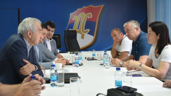 У СДС И ПДП САДА БИРАЈУ НОВЕ ЛИДЕРЕ: Резултати избора донели велике проблеме дојучерашњим првацима опозиције у Српској У СДС И ПДП САДА БИРАЈУ НОВЕ ЛИДЕРЕ: Резултати избора донели велике проблеме дојучерашњим првацима опозиције у Српској
