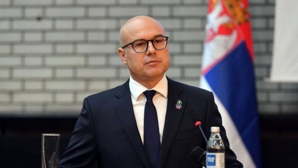 ВУЧЕВИЋ О СРАМОТНОМ ПОНАШАЊУ ОПОЗИЦИЈЕ: Види народ ко ће да чува Косово, а ко да га прода;На најскупљој српској речи граде јефтин публицитет ВУЧЕВИЋ О СРАМОТНОМ ПОНАШАЊУ ОПОЗИЦИЈЕ: Види народ ко ће да чува Косово, а ко да га прода;На најскупљој српској речи граде јефтин публицитет