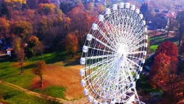 ОТВАРАЊЕ ПРЕД НОВУ ГОДИНУ: Врњачка Бања ускоро добија панорамски точак ОТВАРАЊЕ ПРЕД НОВУ ГОДИНУ: Врњачка Бања ускоро добија панорамски точак