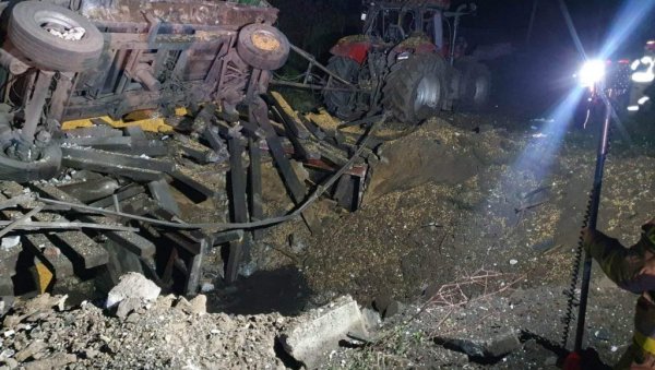 ДВЕ РАКЕТЕ ПАЛЕ НА ПОЉСКУ: Погинуло двоје, премијер сазвао хитан састанак ДВЕ РАКЕТЕ ПАЛЕ НА ПОЉСКУ: Погинуло двоје, премијер сазвао хитан састанак