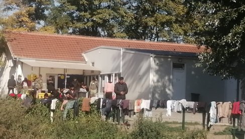 ZATVORENA TRI CENTRA ZA MIGRANTE: Smeštaji za azil po odluci Komesarijata za izbeglice na novom režimu rada zbog smanjenog priliva ZATVORENA TRI CENTRA ZA MIGRANTE: Smeštaji za azil po odluci Komesarijata za izbeglice na novom režimu rada zbog smanjenog priliva