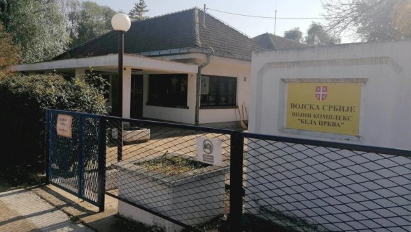 БЕЛА ЦРКВА ЧЕКА ВОЈСКУ: Напуштена касарна Народни херој Славко Мунћан Сава могла би да оживи после 17 година БЕЛА ЦРКВА ЧЕКА ВОЈСКУ: Напуштена касарна Народни херој Славко Мунћан Сава могла би да оживи после 17 година