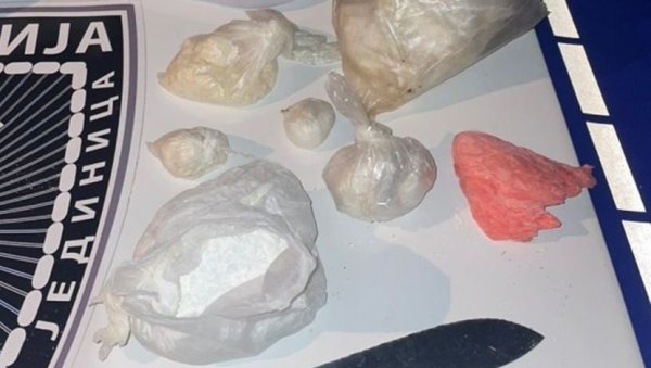 АКЦИЈА ПОЛИЦИЈЕ СРЕМСКЕ МИТРОВИЦЕ: Запленили пет кг амфетамина у ручном фрижидеру АКЦИЈА ПОЛИЦИЈЕ СРЕМСКЕ МИТРОВИЦЕ: Запленили пет кг амфетамина у ручном фрижидеру