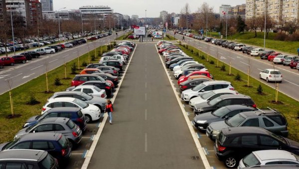 БЛОКОВИ 33 И 34 У ЗЕЛЕНОЈ ЗОНИ: Од 1. фебруара плаћање паркинга на још 1.342 места на Новом Београду БЛОКОВИ 33 И 34 У ЗЕЛЕНОЈ ЗОНИ: Од 1. фебруара плаћање паркинга на још 1.342 места на Новом Београду