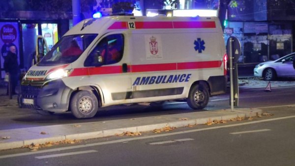 НЕСРЕЋА КОД БАЈЛОНИЈЕВЕ ПИЈАЦЕ: Аутомобил ударио жену - хитно превезена у Ургентни (ФОТО) НЕСРЕЋА КОД БАЈЛОНИЈЕВЕ ПИЈАЦЕ: Аутомобил ударио жену - хитно превезена у Ургентни (ФОТО)