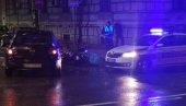 NESREĆA U CENTRU BEOGRADA: Sudarili se auto i motor za dostavu hrane, policija na terenu (FOTO)