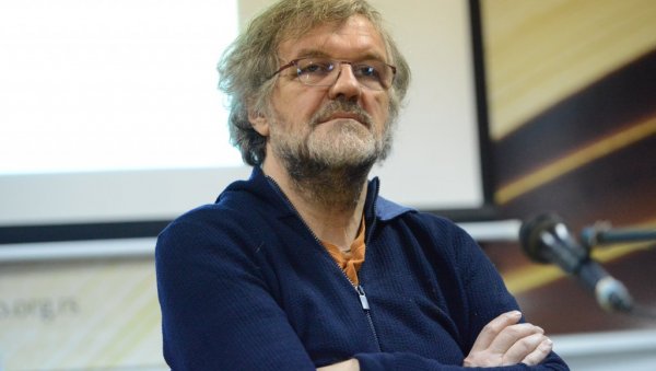 ЕМИРУ КУСТУРИЦИ УРУЧЕНА НАГРАДА ДЕЈАН МЕДАКОВИЋ: Жири је оценио да постоји подударност између њих двојице ЕМИРУ КУСТУРИЦИ УРУЧЕНА НАГРАДА ДЕЈАН МЕДАКОВИЋ: Жири је оценио да постоји подударност између њих двојице