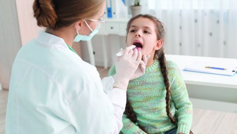 ZARAZA SE ŠIRI MEĐU DECOM: Situacija u Hrvatskoj zabrinjavajuća - Počinje kao obična prehlada, a za najmlađe može biti pogubna ZARAZA SE ŠIRI MEĐU DECOM: Situacija u Hrvatskoj zabrinjavajuća - Počinje kao obična prehlada, a za najmlađe može biti pogubna