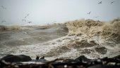 ЦРВЕНО УПОЗОРЕЊЕ НА ЈАДРАНУ: Стиже олујна бура и оркански ветрови, посебно опасна ситуација за поморце