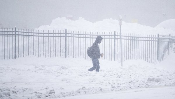 ЦЕНТРАЛНА ЕВРОПА ЗАМЕТЕНА СНЕГОМ: Хиљаде људи без струје, има погинулих (ФОТО/ВИДЕО) ЦЕНТРАЛНА ЕВРОПА ЗАМЕТЕНА СНЕГОМ: Хиљаде људи без струје, има погинулих (ФОТО/ВИДЕО)