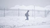 ЦЕНТРАЛНА ЕВРОПА ЗАМЕТЕНА СНЕГОМ: Хиљаде људи без струје, има погинулих (ФОТО/ВИДЕО) ЦЕНТРАЛНА ЕВРОПА ЗАМЕТЕНА СНЕГОМ: Хиљаде људи без струје, има погинулих (ФОТО/ВИДЕО)