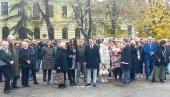 ЛЕНКА ШЕТА ПО РОДНОМ КРАЈУ: Јелена Дунђерски добила стату у родном Србобрану ЛЕНКА ШЕТА ПО РОДНОМ КРАЈУ: Јелена Дунђерски добила стату у родном Србобрану