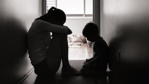 NAPAO ŽENU PRED MALOLETNOM DECOM: Pretio batinama i smrću supruzi, nasilnik sutra na saslušanju NAPAO ŽENU PRED MALOLETNOM DECOM: Pretio batinama i smrću supruzi, nasilnik sutra na saslušanju