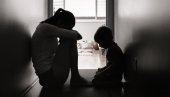 ВРАЊАНАЦ ТУКАО ЖЕНУ,ЋЕРКУ И ПОЛИЦАЈЦА: Одређен притвор до 30 дана ВРАЊАНАЦ ТУКАО ЖЕНУ,ЋЕРКУ И ПОЛИЦАЈЦА: Одређен притвор до 30 дана