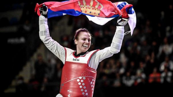 СРБИЈО, РАДУЈ СЕ, ИМАШ ШАМПИОНКУ СВЕТА! Чудесна Надица Божанић је исписала историју нашег спорта у Гвадалахари СРБИЈО, РАДУЈ СЕ, ИМАШ ШАМПИОНКУ СВЕТА! Чудесна Надица Божанић је исписала историју нашег спорта у Гвадалахари