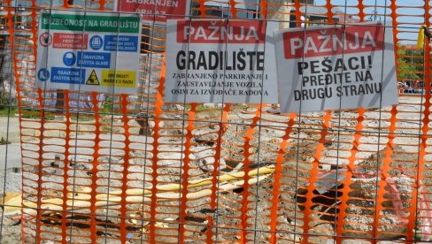 ZIDAO ZGRADU U ZEMUNU BEZ DOZVOLE: Gradnja obustavljena, mašine zapečaćene, a investitoru zatvor od godinu dana ZIDAO ZGRADU U ZEMUNU BEZ DOZVOLE: Gradnja obustavljena, mašine zapečaćene, a investitoru zatvor od godinu dana